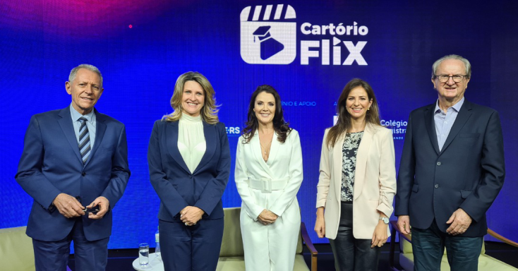 Presidentes das entidades:  esquerda para direita, João Pedro Lamana Paiva(Anoreg-RS), Juliana Follmer Bortolin Lisboa(Fund. ENORE-RS), Dabrina Gomes Regra(CEO CartórioFlix), Denize Alban Scheibler (vice-presidente Colégio Registral do RS, presidente IRIRGS) e José Flávio Bueno Fischer (CNB-RS)